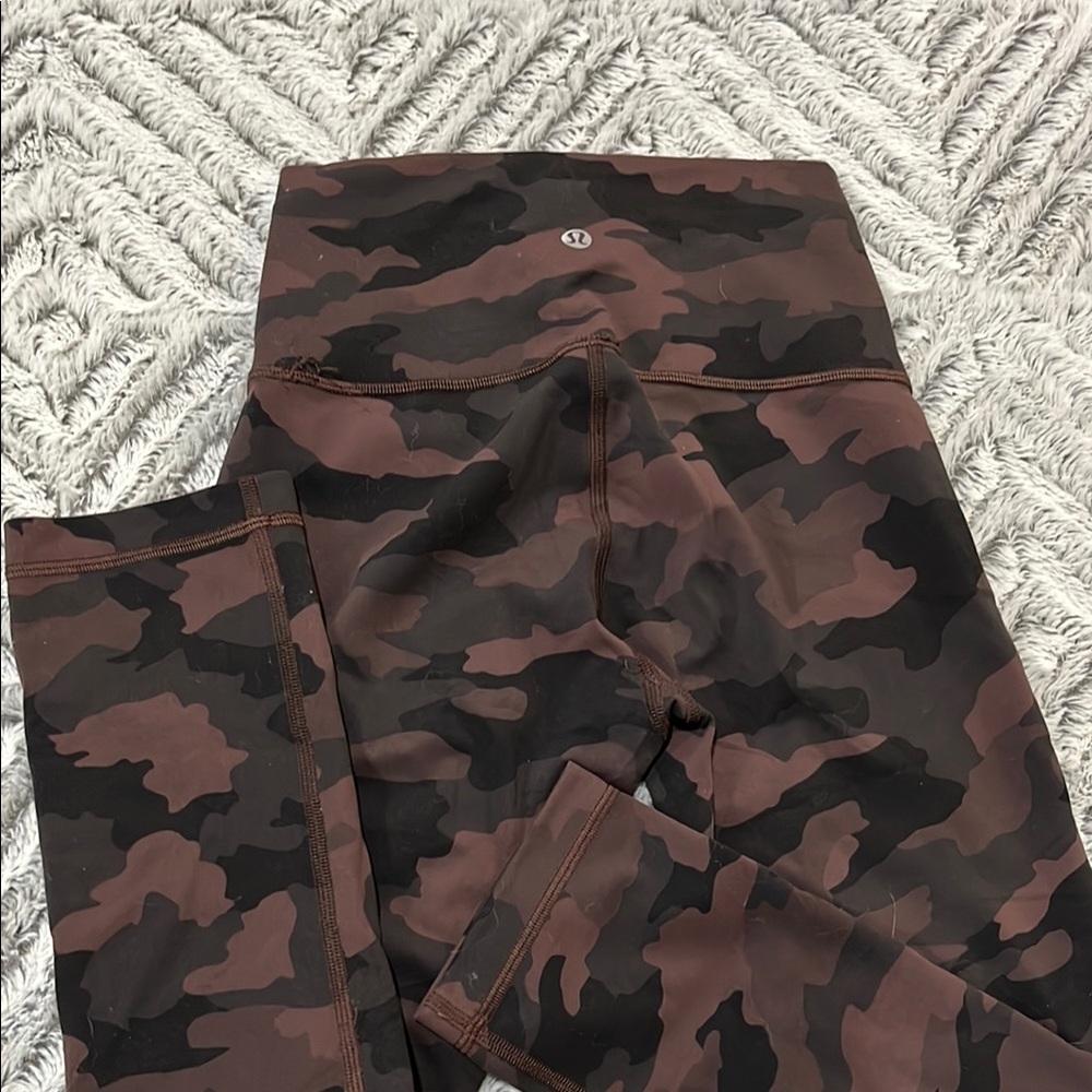 Lululemon Camo Leggings - Black and Brown Wunder Under size 4 inseam 21 in